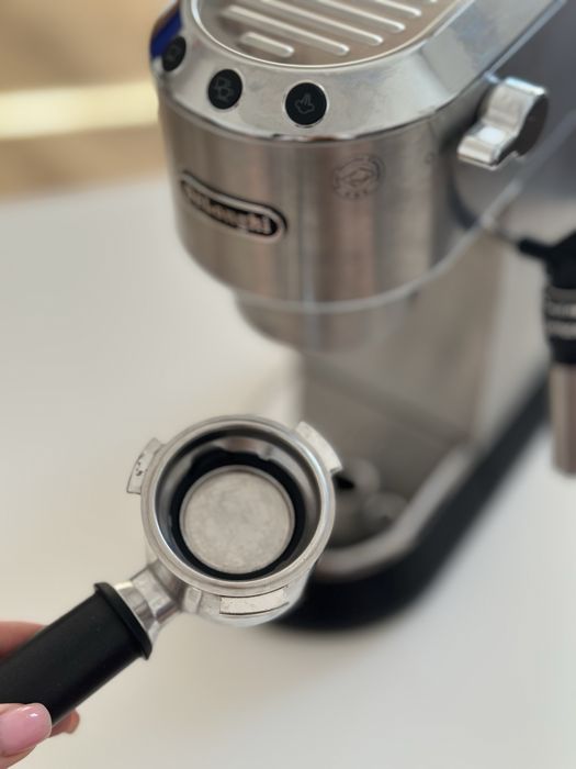 Ekspres ciśnieniowy do kawy DeLonghi