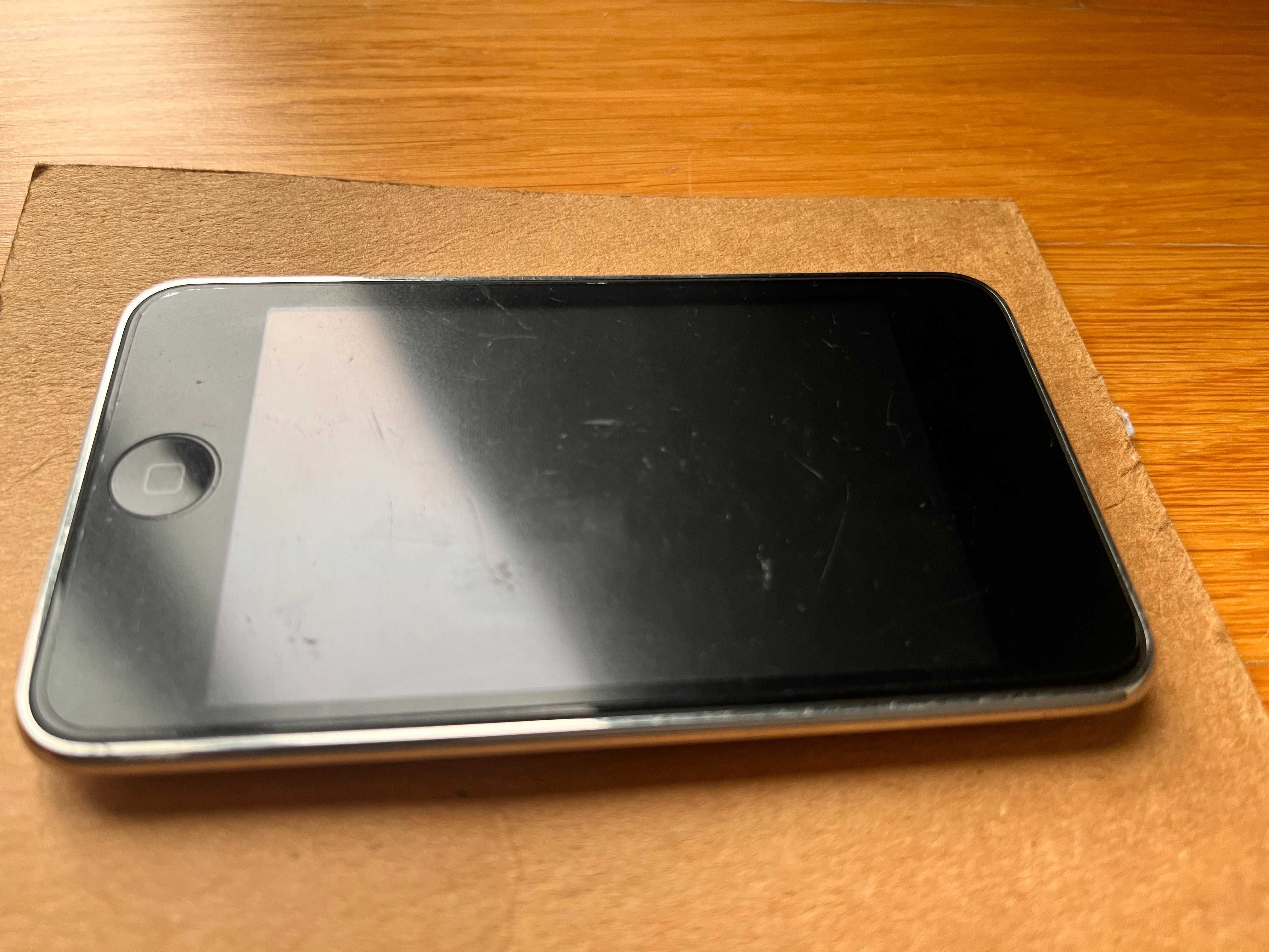 Ipod Touch (Gen.2) 16 Gb + 2 kable do ładowania