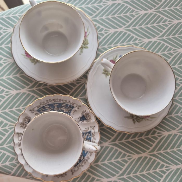 Três chávenas  porcelana