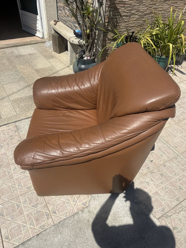 Sofa de couro verdadeiro