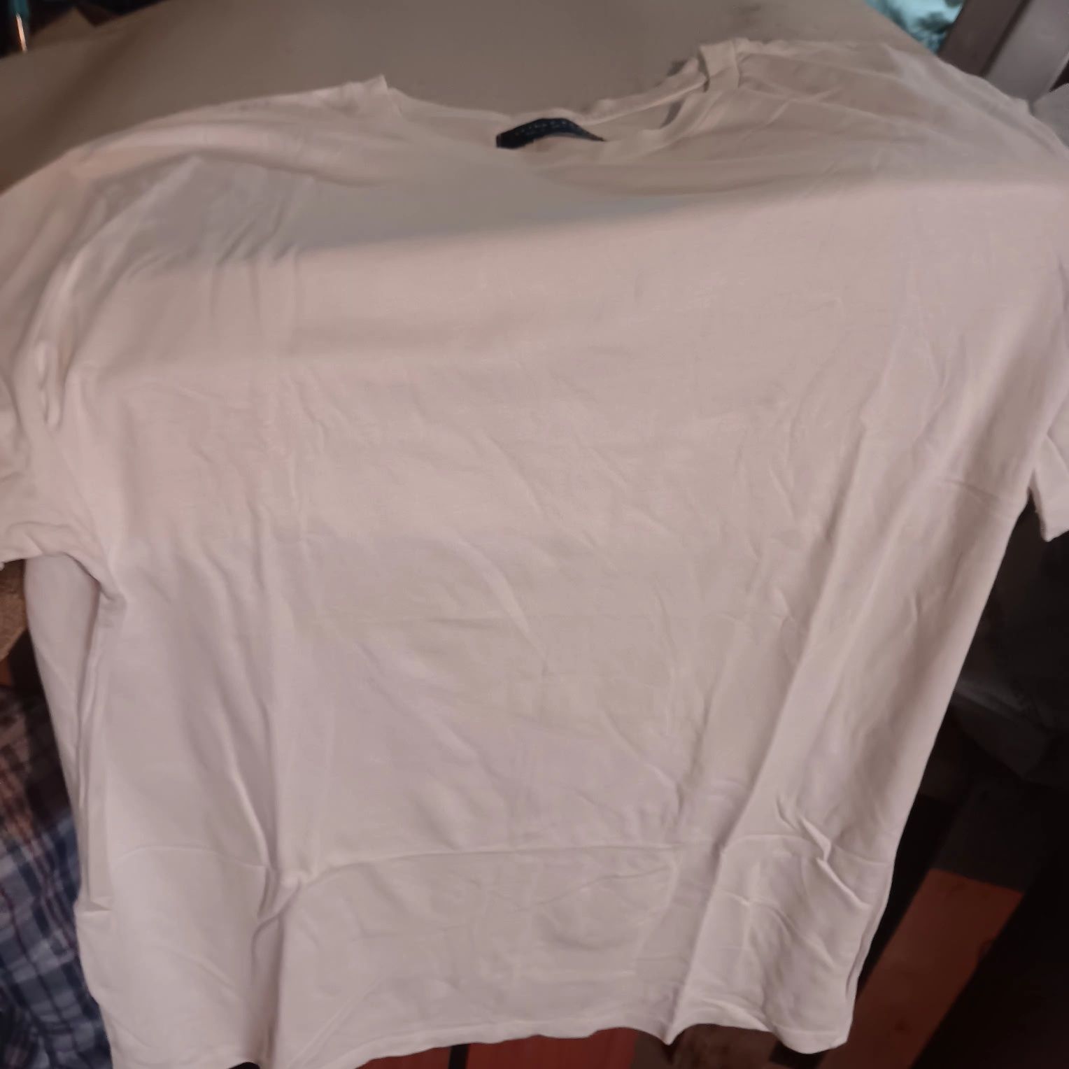 2 T-shirts brancas basicas