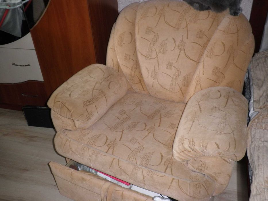 крісло зі спального гарнітуру