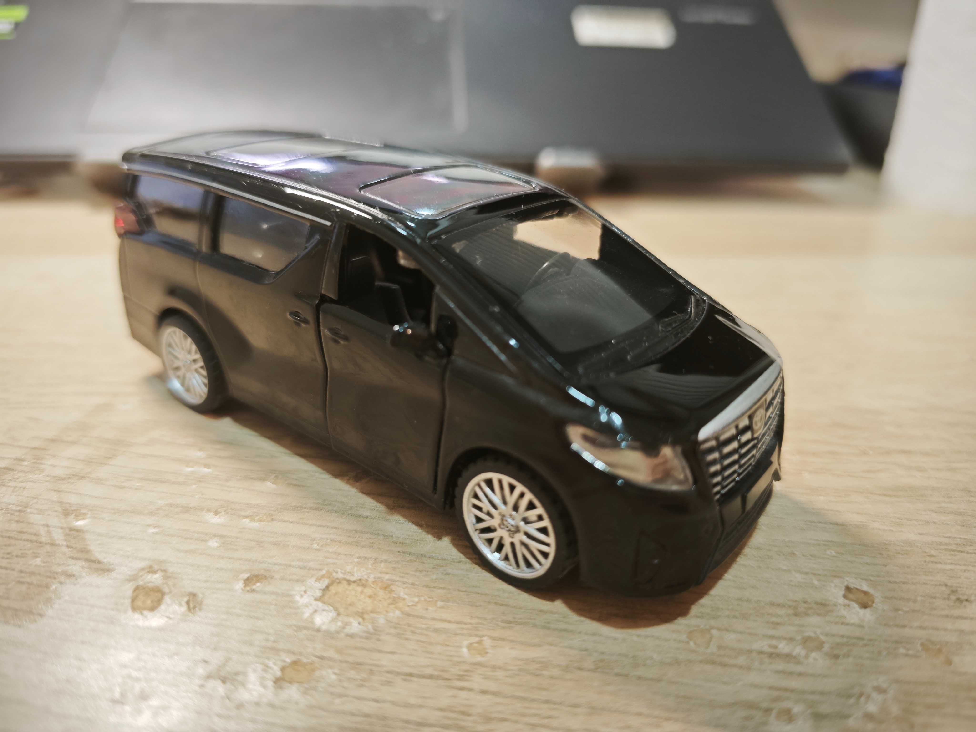 miniatura 1/43 Toyota Alphard