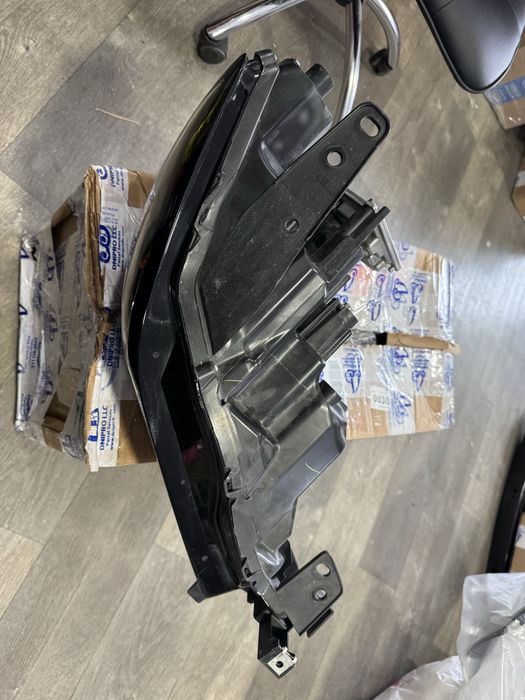 Mazda CX-30 передня права фара