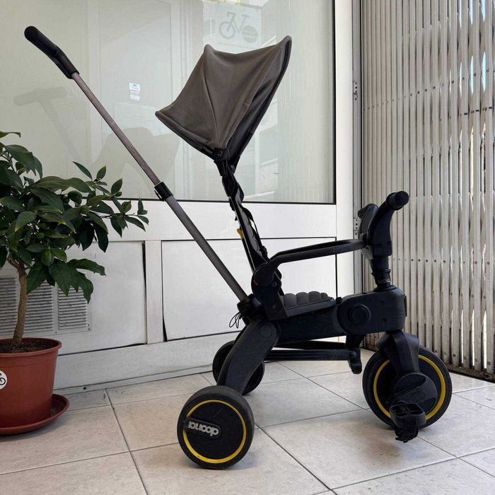 Triciclo compacto dobrável . Para crianças: 10 meses – 3 anos