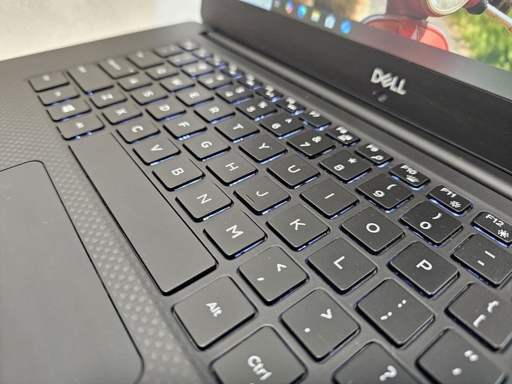 Ноутбук для ігор та дизайну Dell Precision 5530 i7-8850H 16/750 P1000