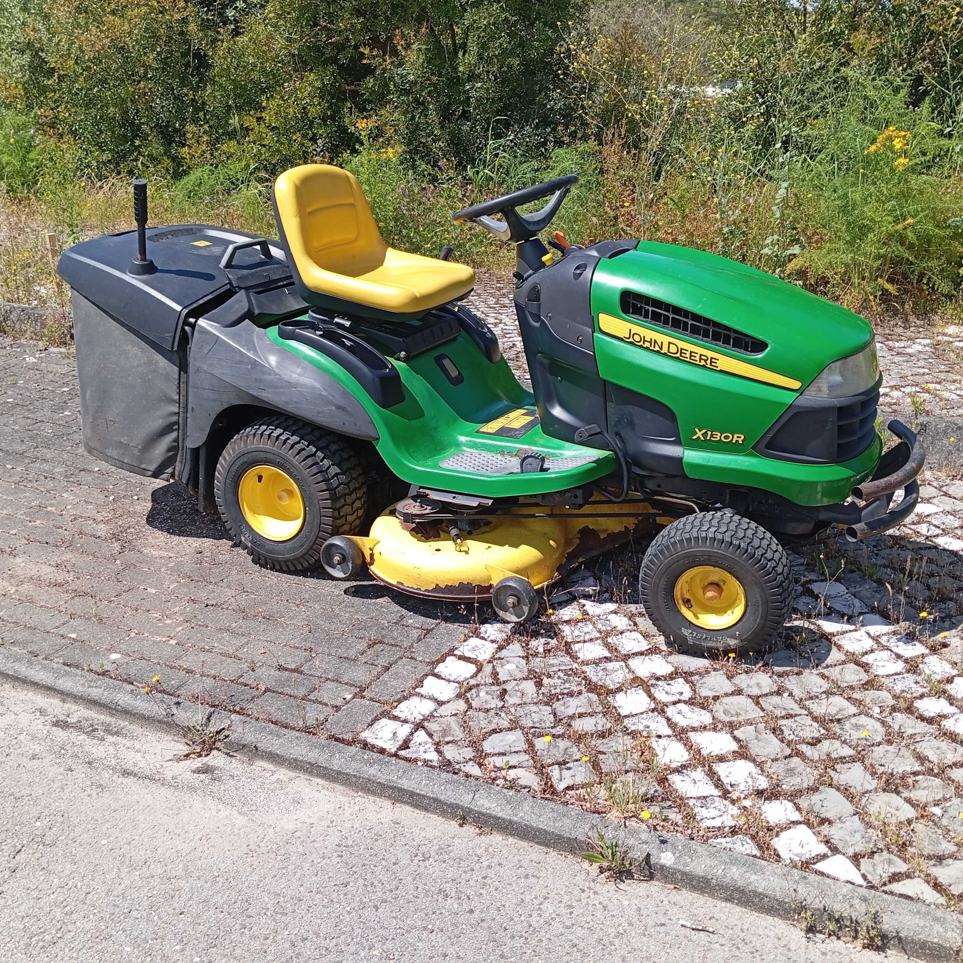 Corta relva john deere X110 x130r