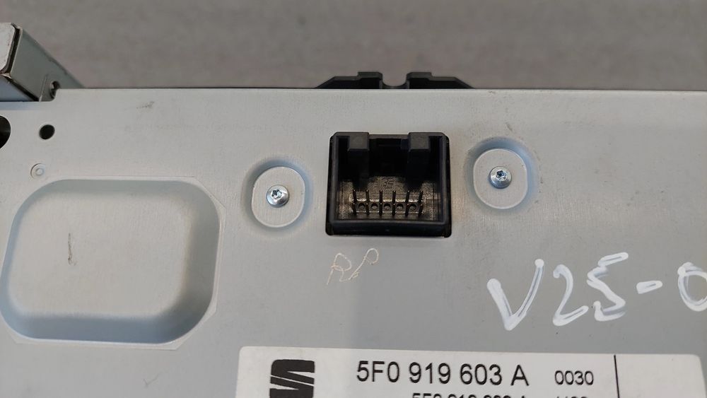 Display / ecrã de informações SEAT Leon (5F1)