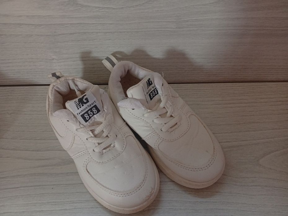 Кросівки унісекс 27