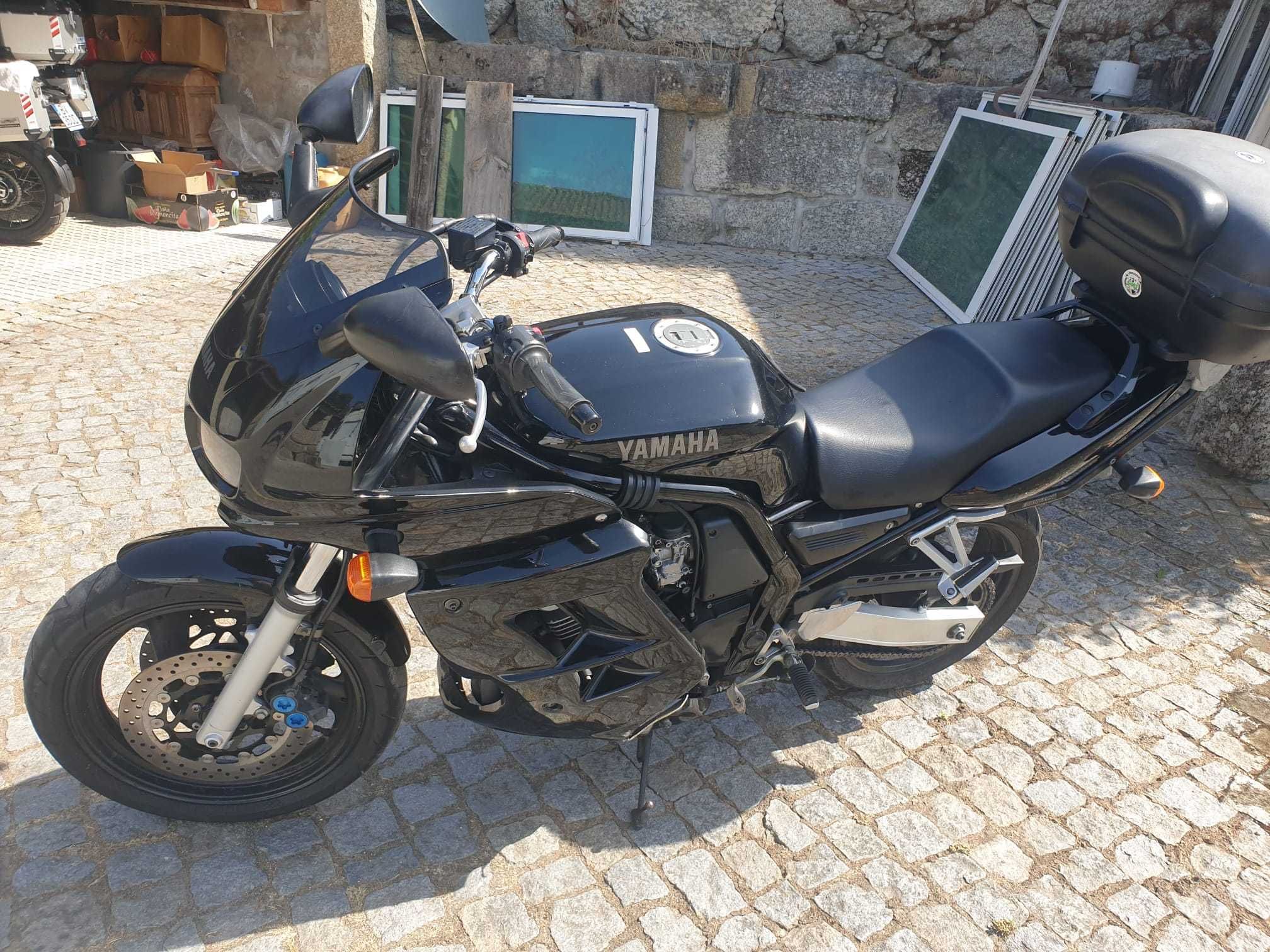 Moto Yamaha Fazer 600