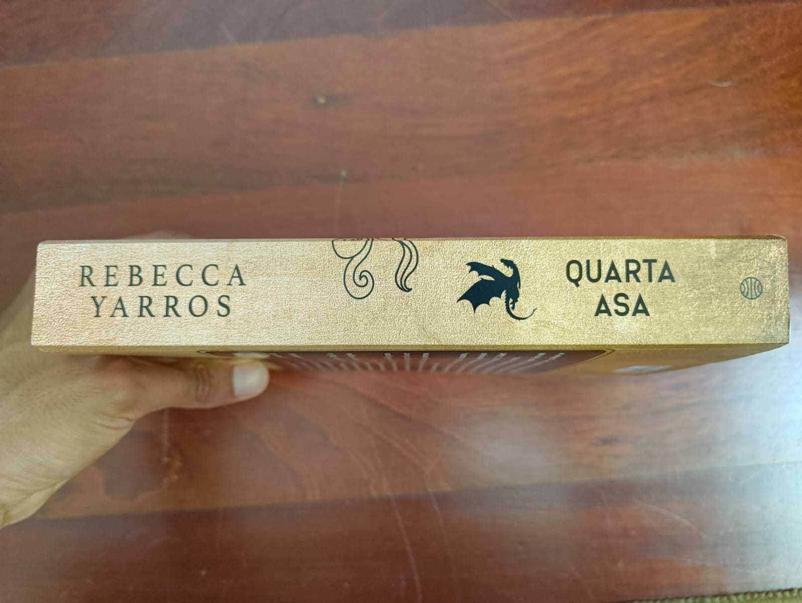 Quarta Asa (Fourth Wing) - Rebecca Yarros | Excelente Estado | Pt