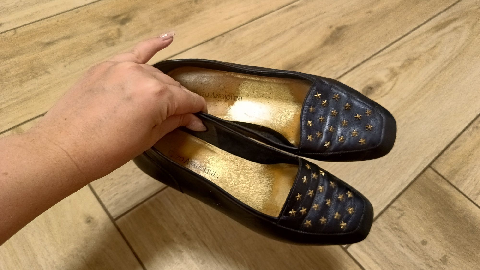 Granatowe buty marki Enzo Angiolini w rozmiarze 37