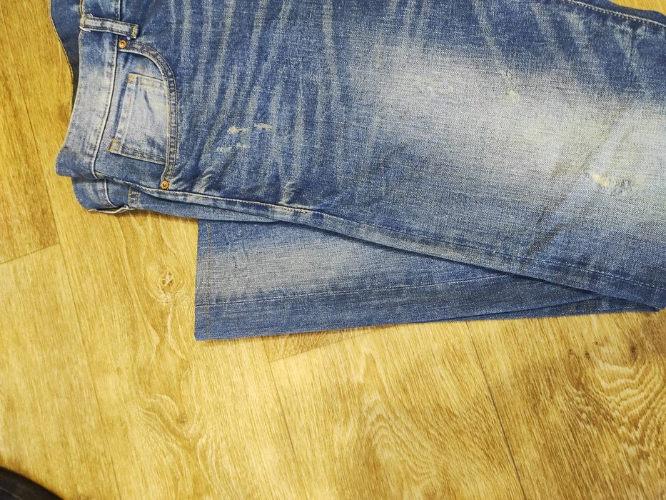 Светлые джинсы HM