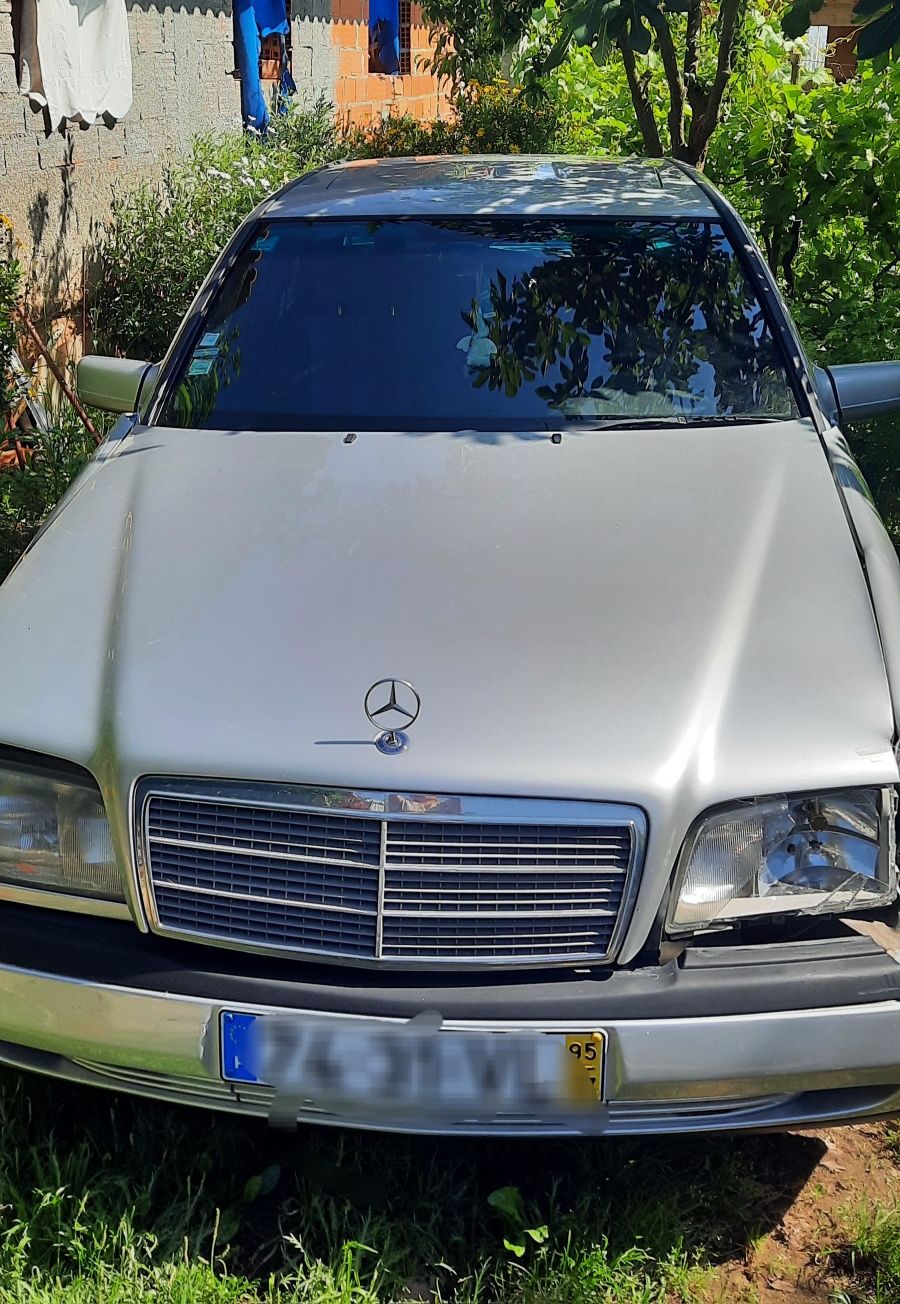 Mercedes C 200 cinco lugares.