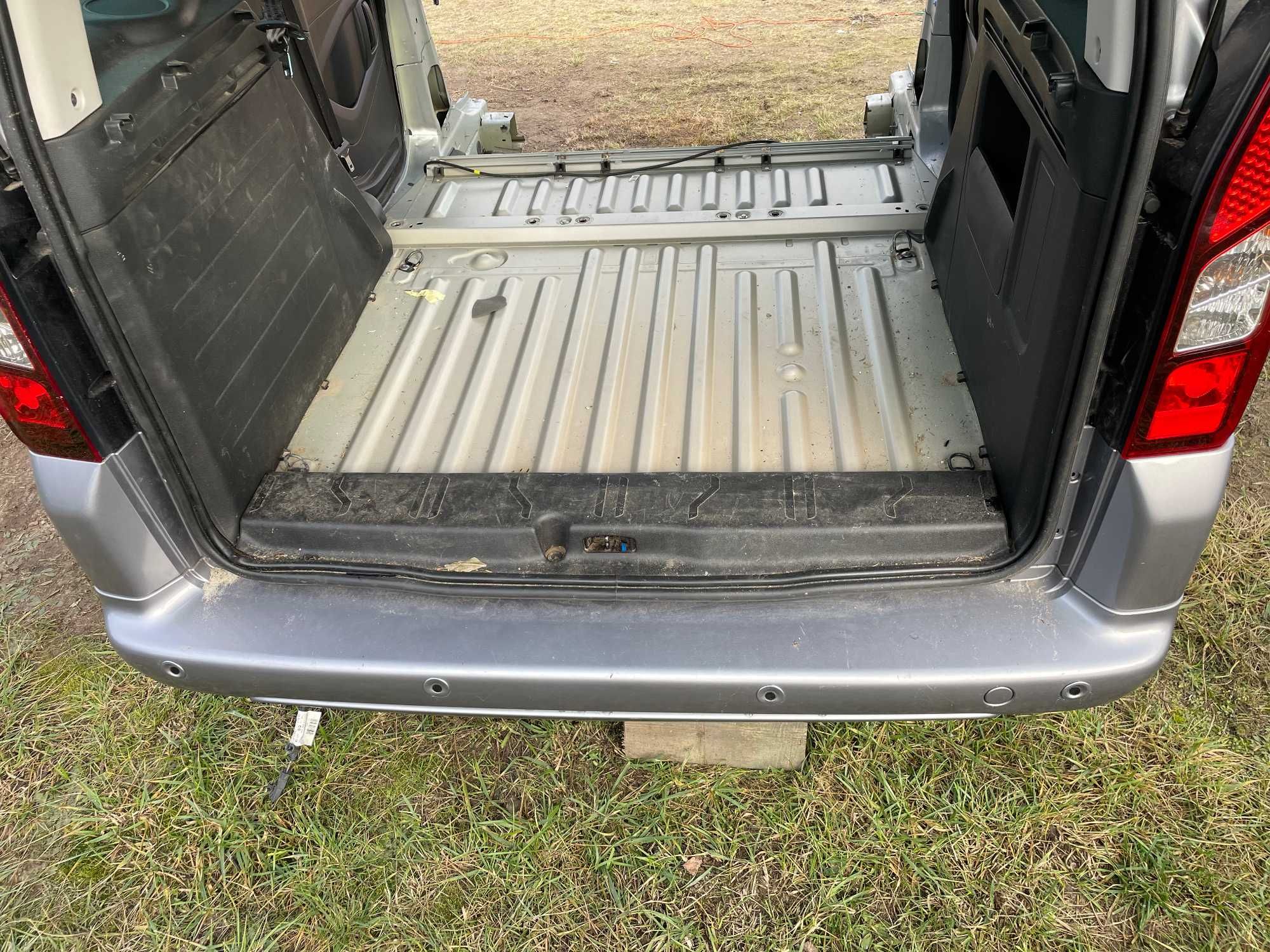 Plastiki wnętrza Berlingo Partner III