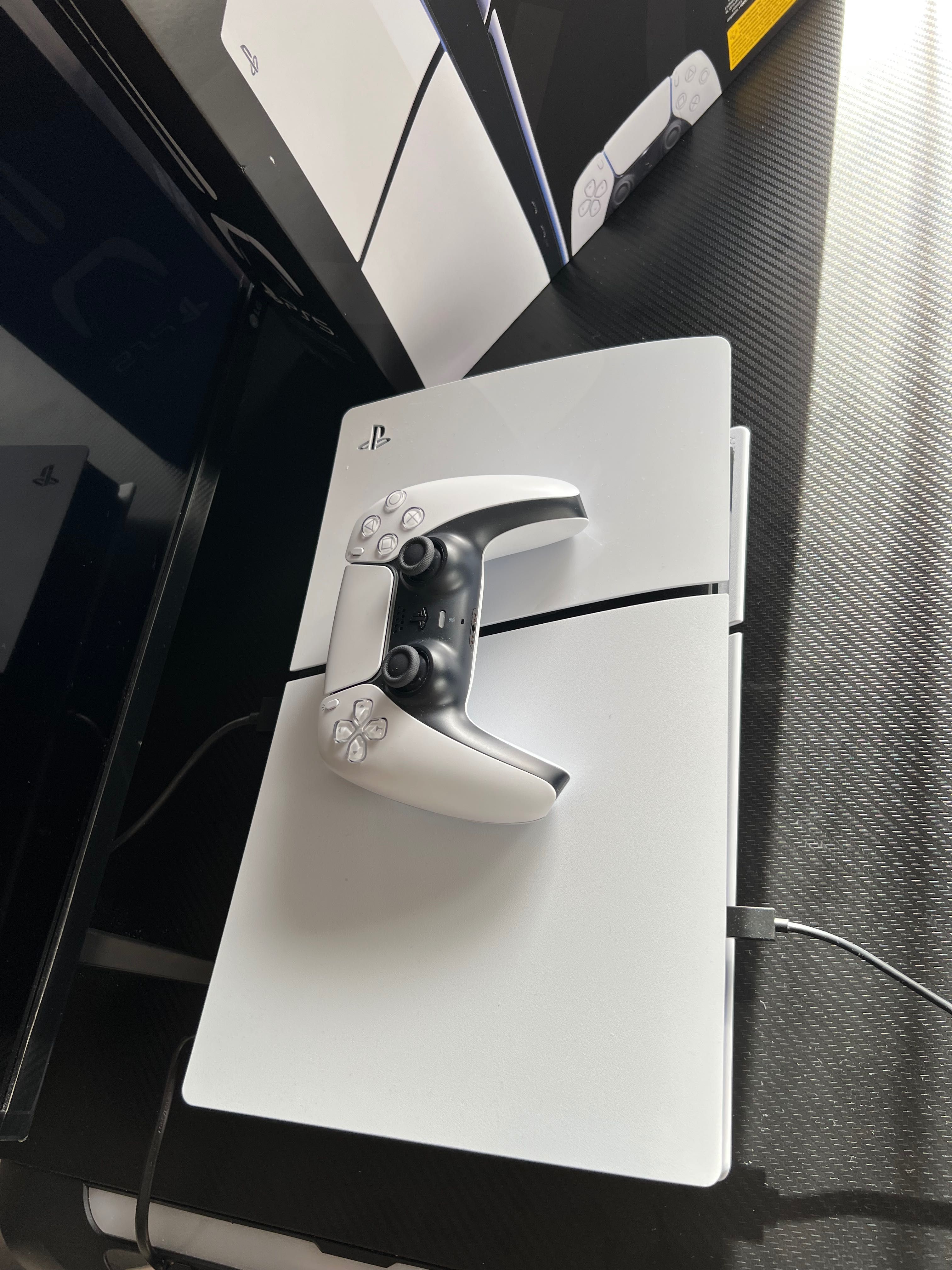 PS5 Digital 1TB.
