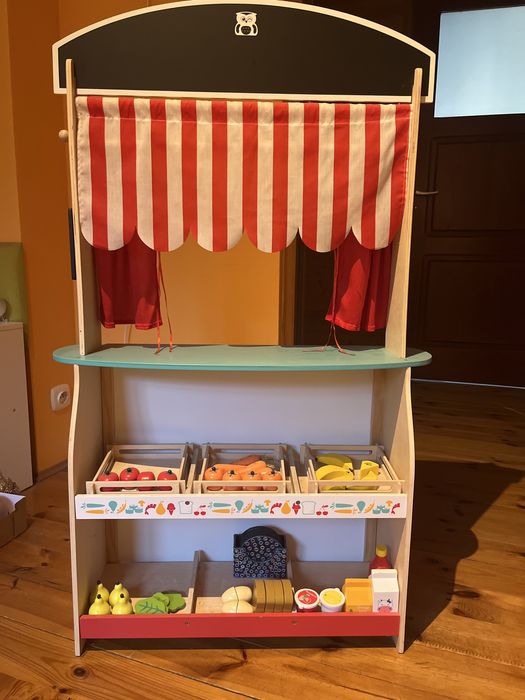 Drewniany sklep / teatrzyk