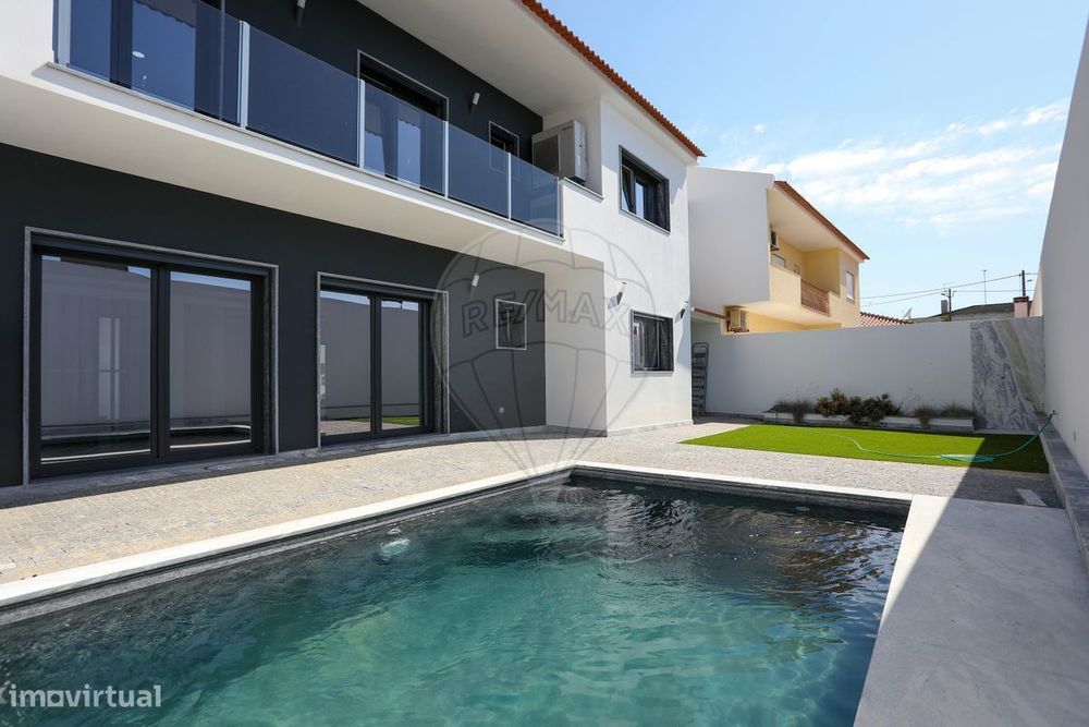 Moradia T4 para venda