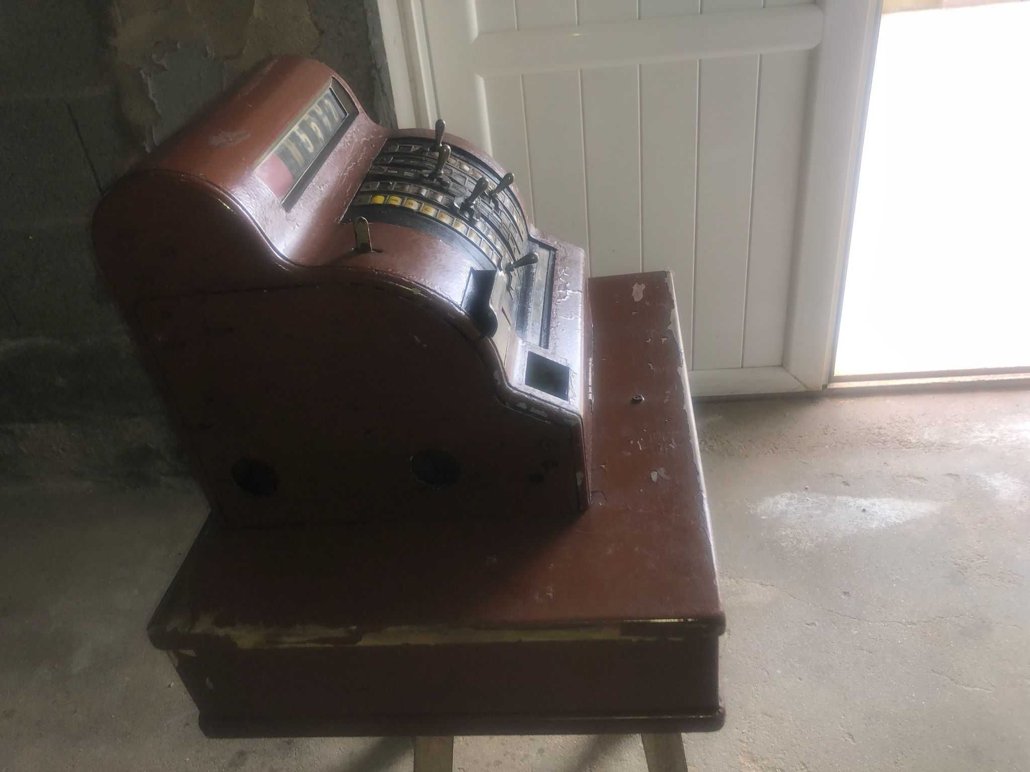 Antiga maquina registadora em ferro