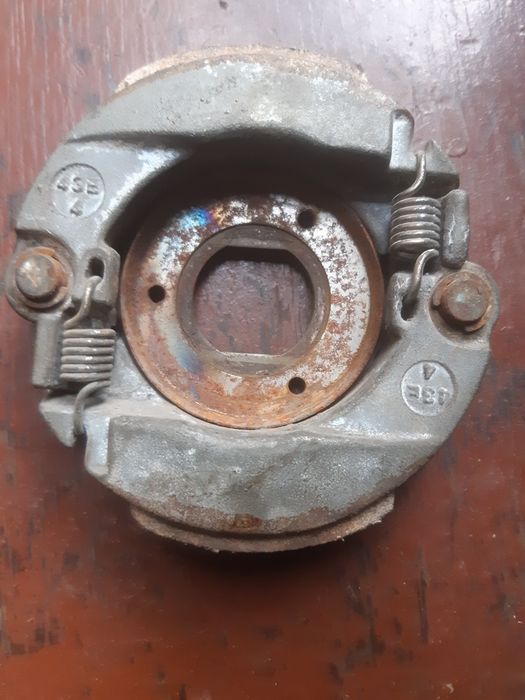 Продам колодки заднего вариатора на  Suzuki Lets