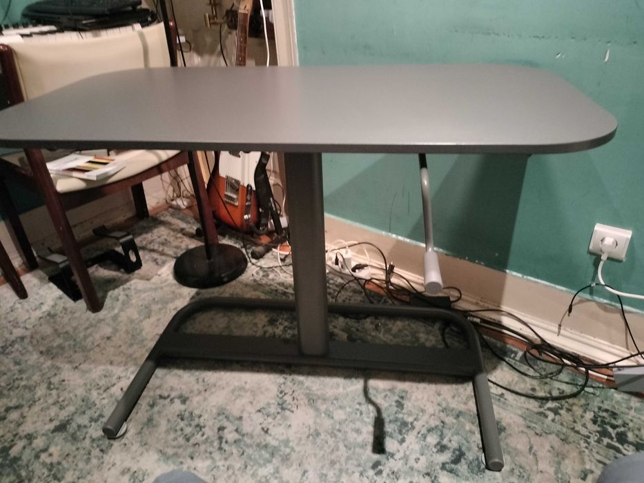 Secretaria Segrare (Ikea) elevatória, como nova.