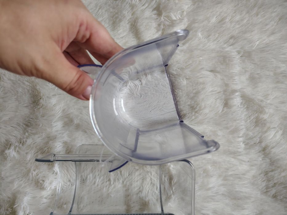 Zestaw 2 plastkowych stojaków na butelki do lodówki/szafki