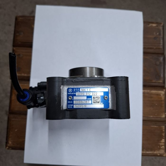 Продам проставку PTO ZF NH1C 6090 012 022