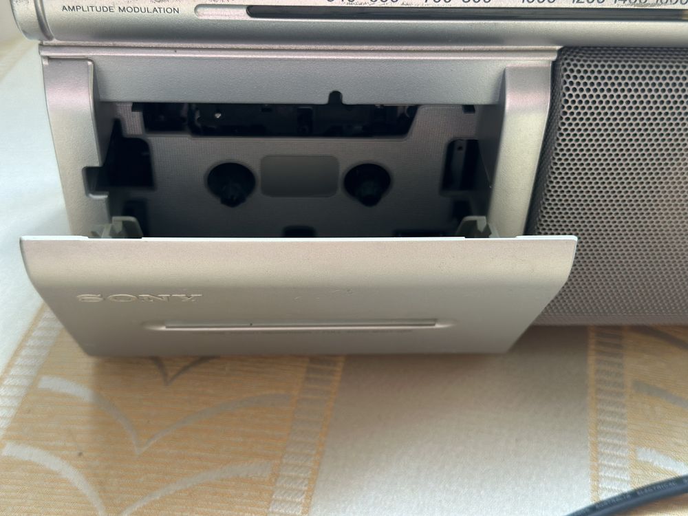 Sony CFM-20 AM/FM радіо касетний програвач