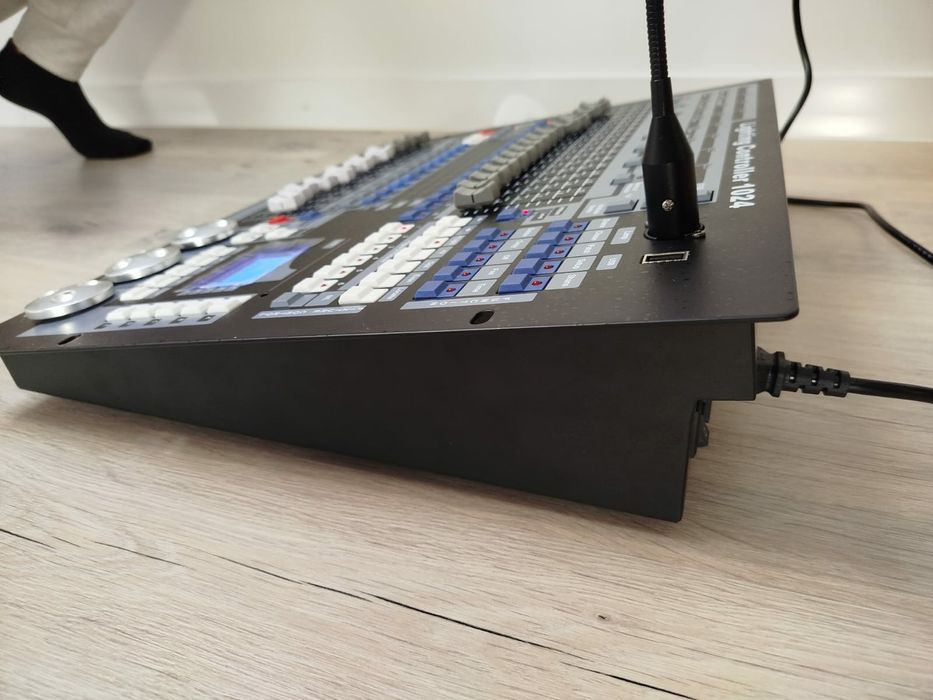 Profesjonalny sterownik oświetlenia DMX 1024