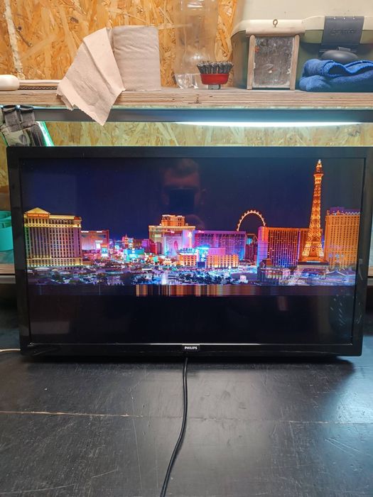 Телевізор Philips 24 PFS 6805/12 нижня частина екрану не показує