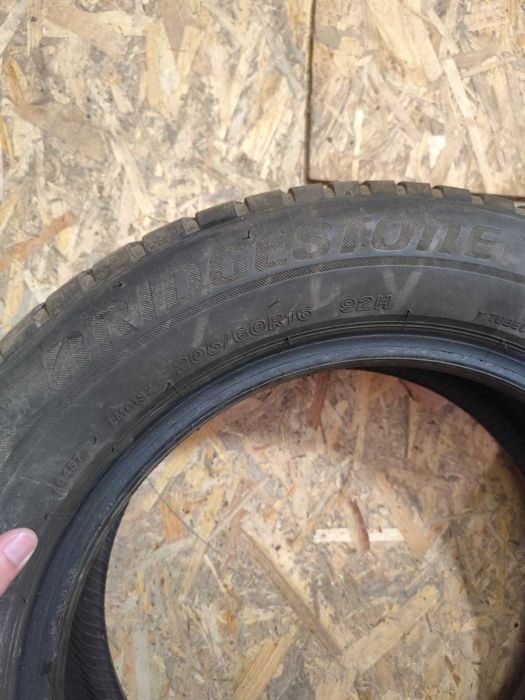 Зимові шини Bridgestone 205/60 R16 92H 2019 року.