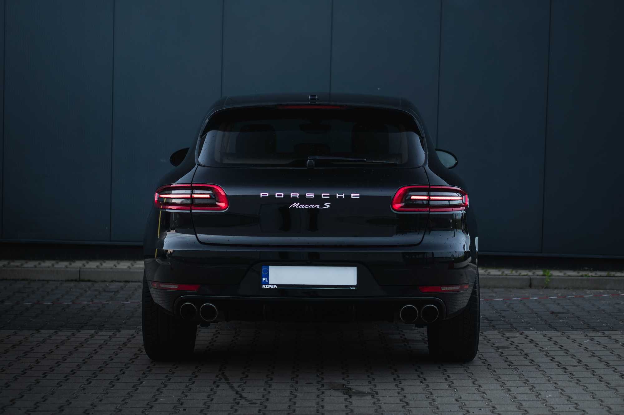 Wynajem bez limitu bez kaucji PORSCHE MACAN S Wypożyczalnia aut GŁOGÓW