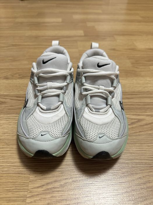 Кросівки, жіночі