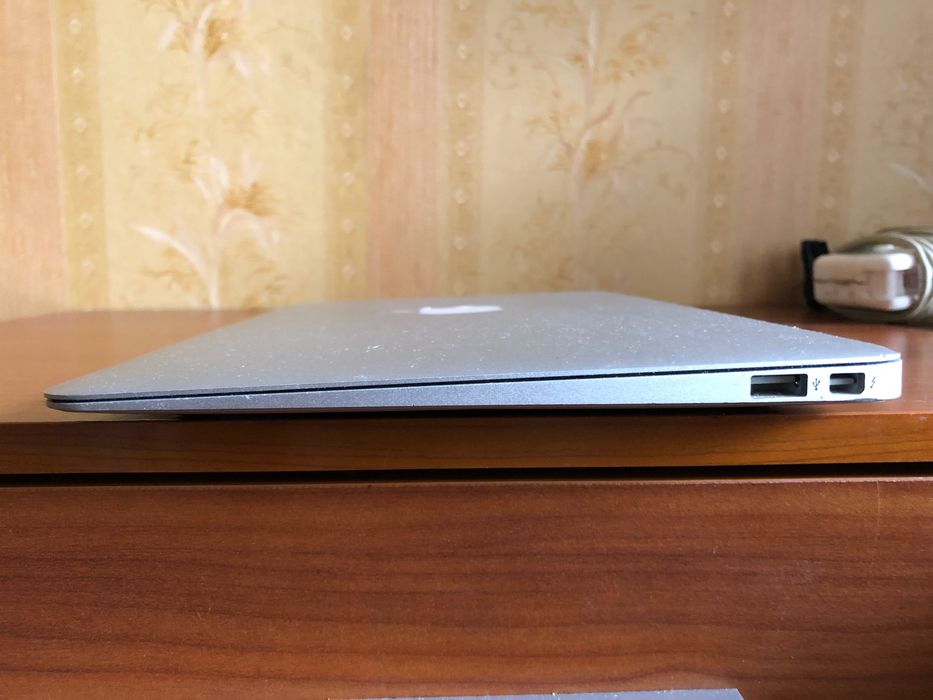 Ноутбук MacBook Air A1370 11" Mid 2011/ i5/ 2 Gb /64 гб SSD
