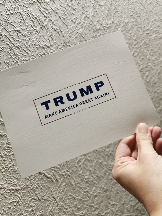 Открытка с подлинным автографом Дональда Трампа