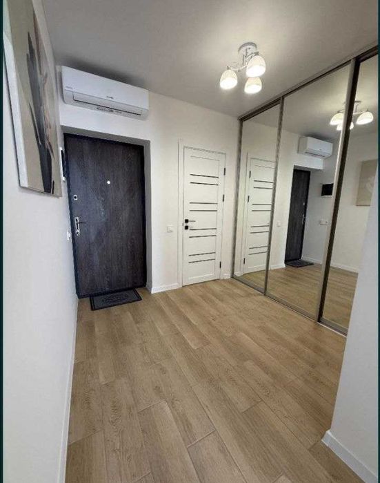 БЕЗ КОМІСІЇ Однокімнатна квартира зі світлим ремонтом і меблями.