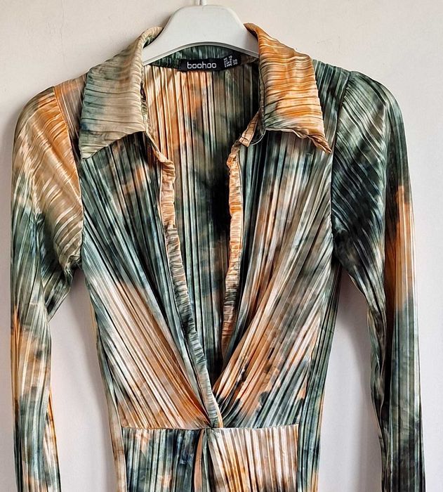 Krótka sukienka PrettyLittleThing rozmiar M