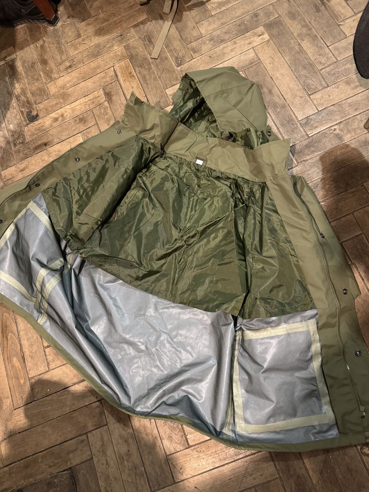 Британский комплект дождевого костюма с покрытием Gore-Tex. Олива.