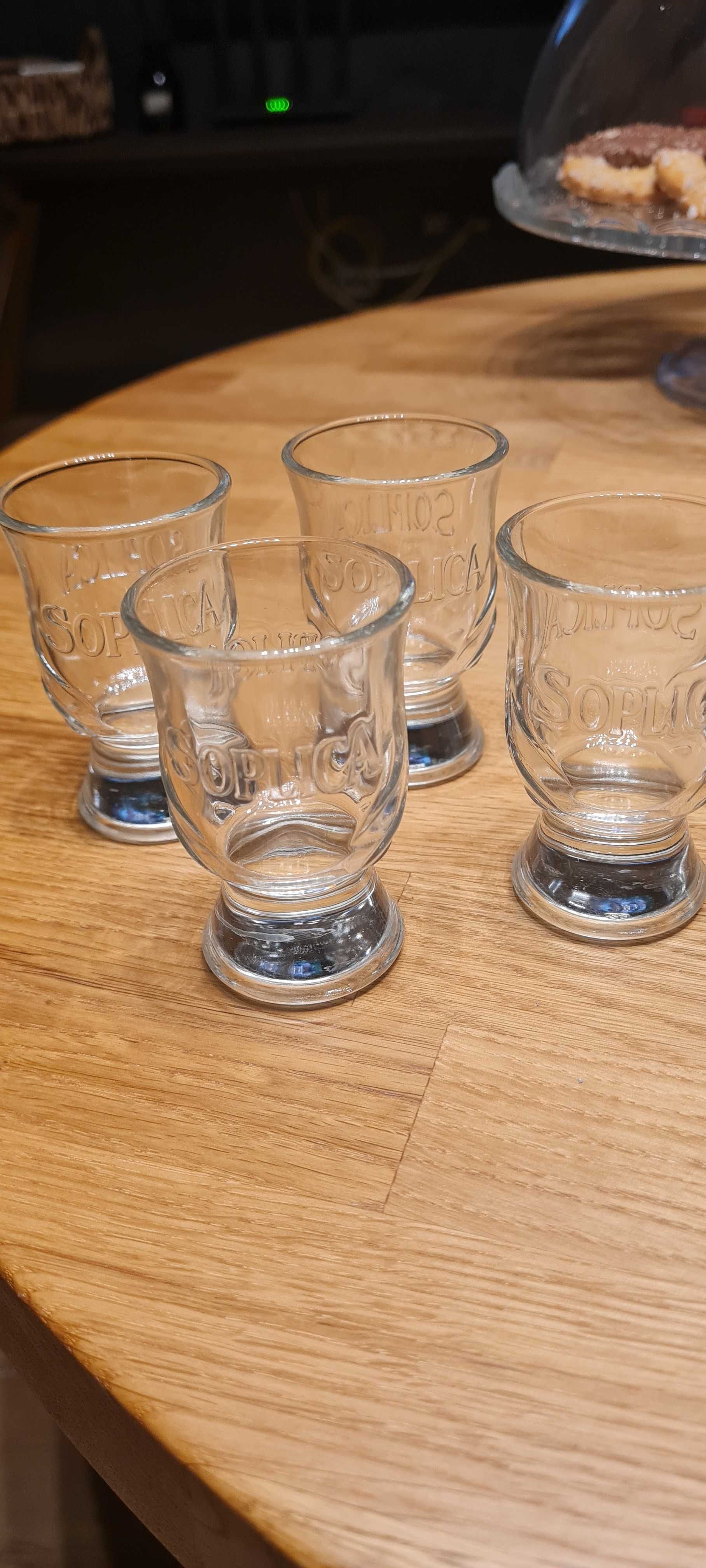 6 różnych kieliszków do alkoholi