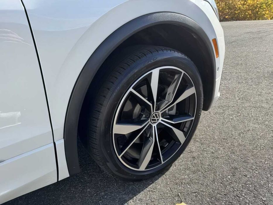 Volkswagen Tiguan      2024