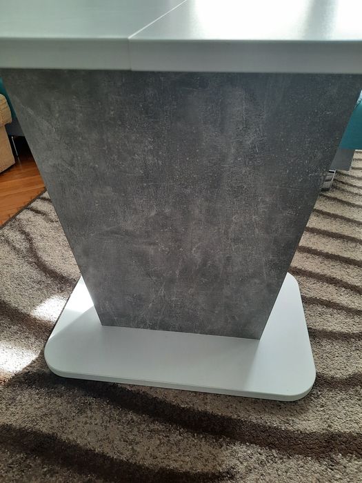 Stół biały rozkładany