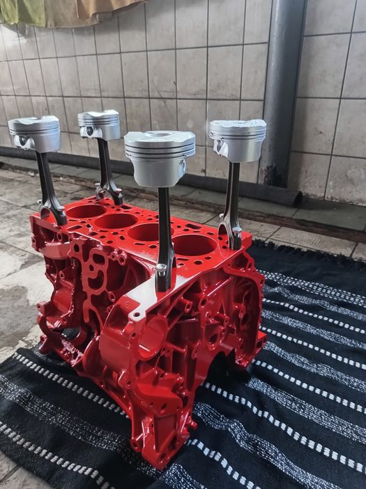 Stolik z bloku silnika