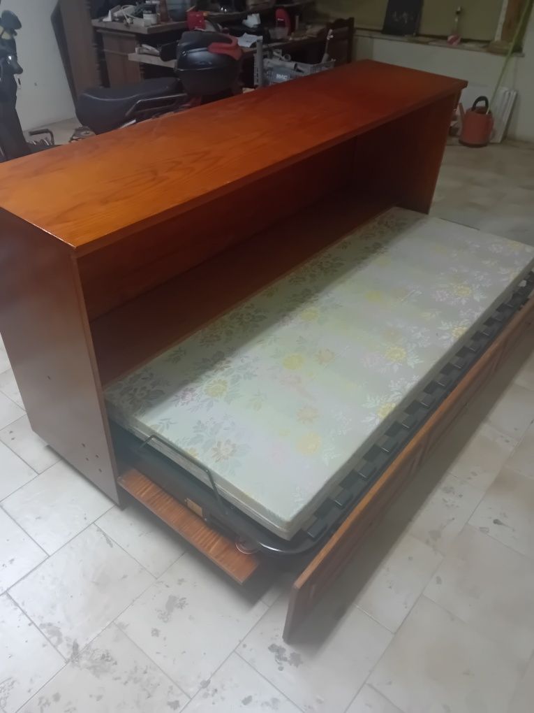 Movel Grande cama em muito bom estado geral
