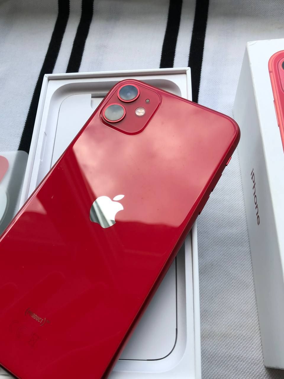 Iphone 11 64 червона