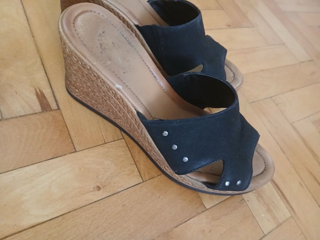 Klapki na saneczkowym obczasiku 8 cm 40