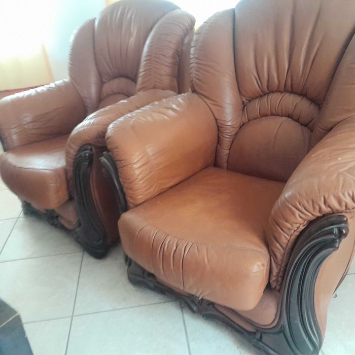 Sofá em pele 3 e duas poltronas