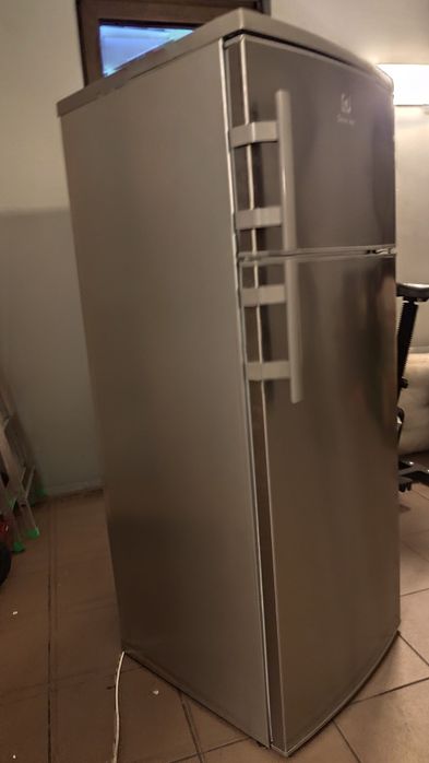 Lodówka Electrolux EJ2302A0X2 używana