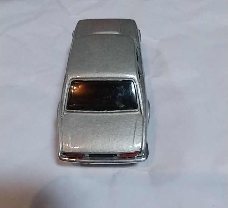 Miniatura da Solido Peugeot 504 em escala 1/43