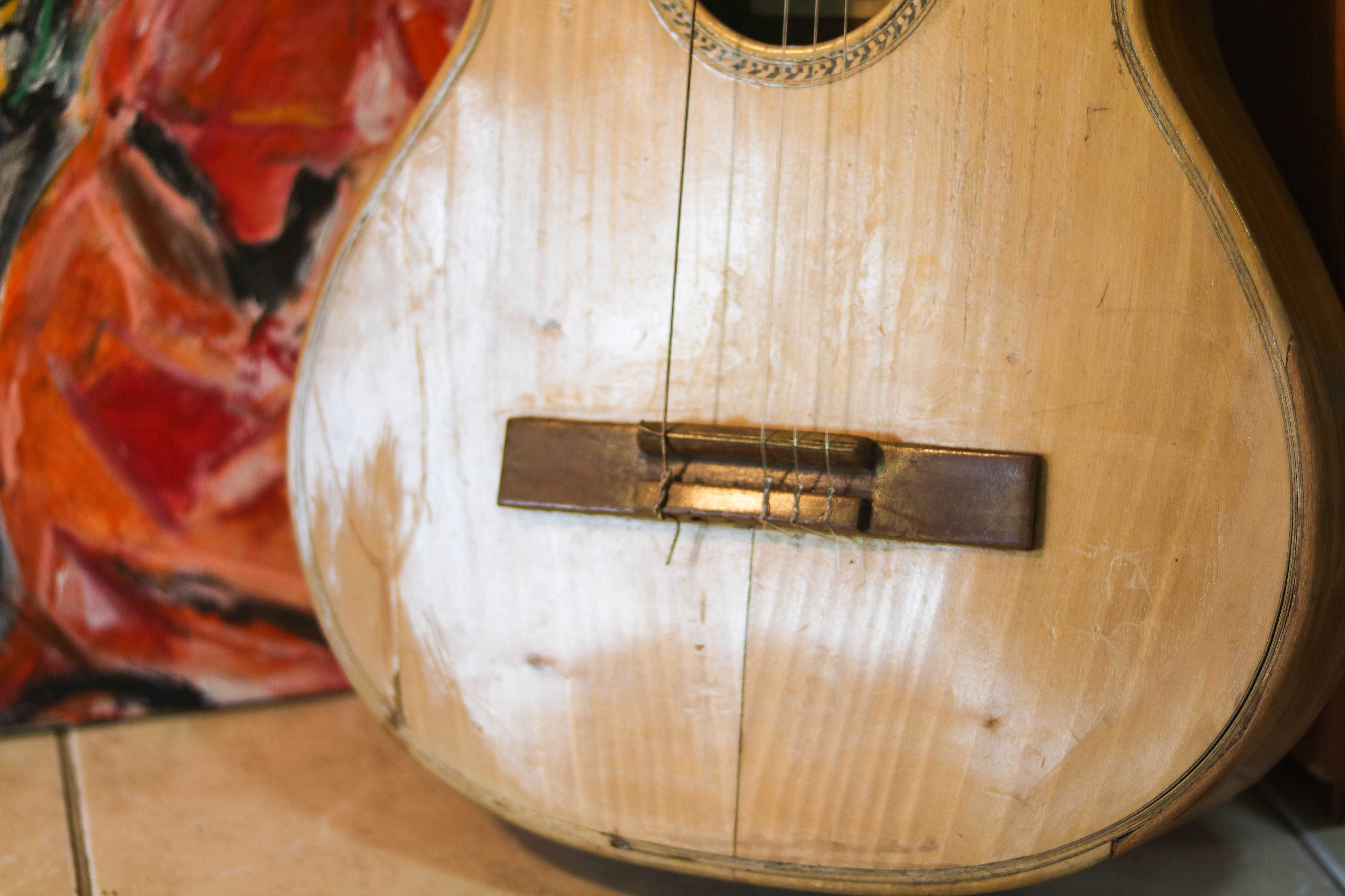 Guitarra em Madeira do início do Século XX