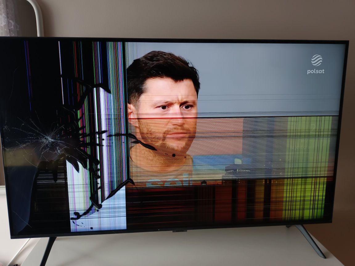 Telewizor Samsung  43 całe uszkodzony matryca  LED UE43AU7192 UHD